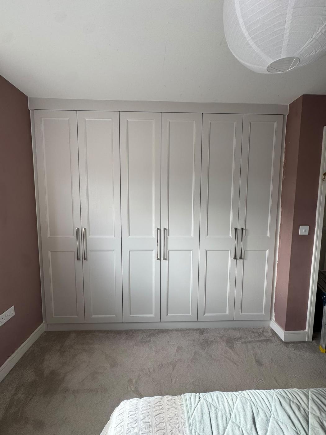 Light grey six-door shaker wardrobes with long bar handles